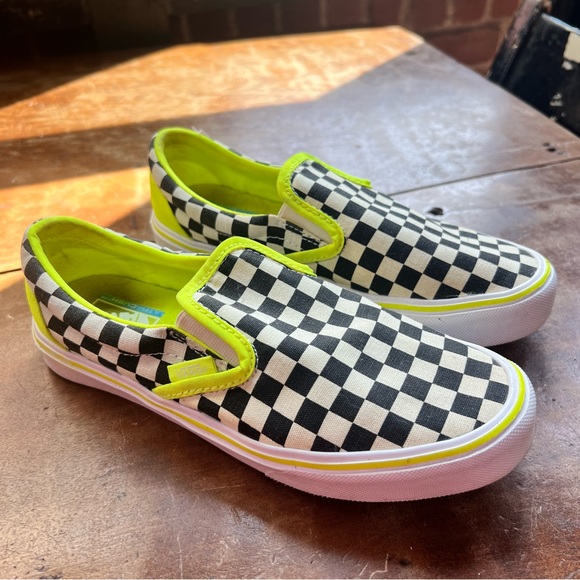 Vans Other - Vans Unisex Youth (Freshness) Slip-On Lite Classic Size 3 1/2. Good condition!